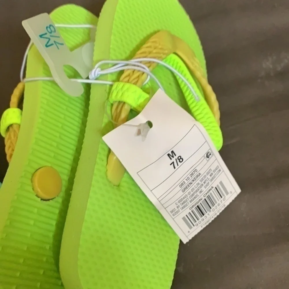 Cat & Jack Flip Flops, you get both pair